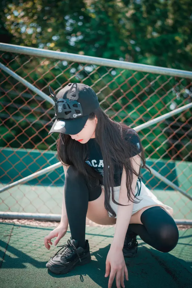 DJAWA Photo – Jeong Jenny (정제니): “Classic Athletic Girl in Navy Blue”