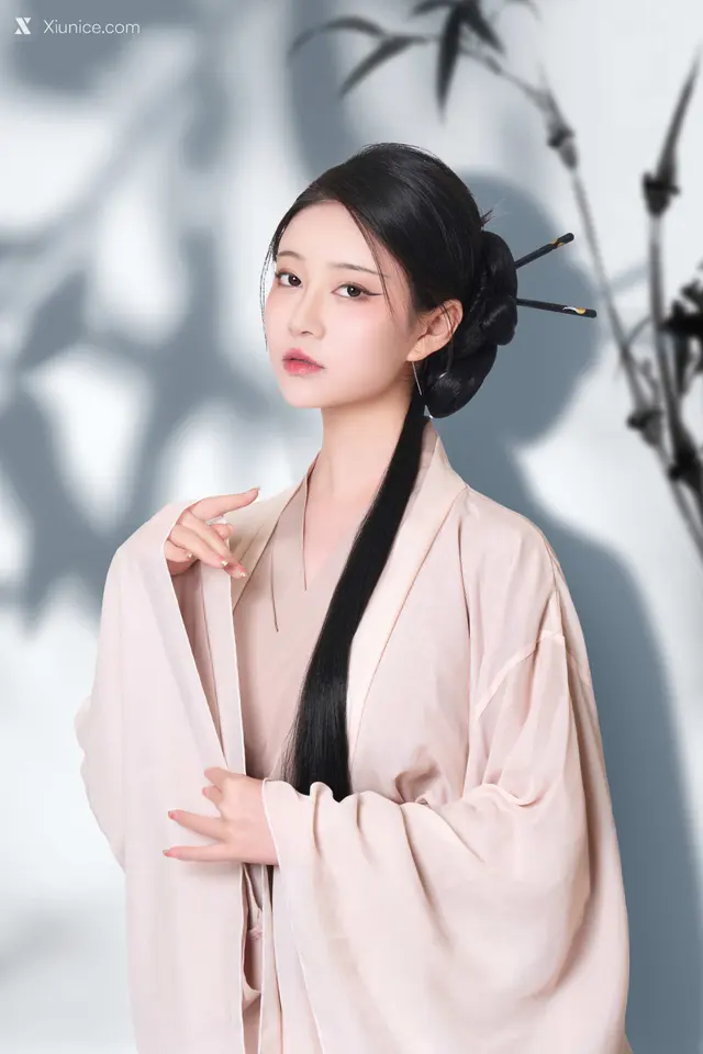 Coser@年年Nnian – 青丝 (20 photos)