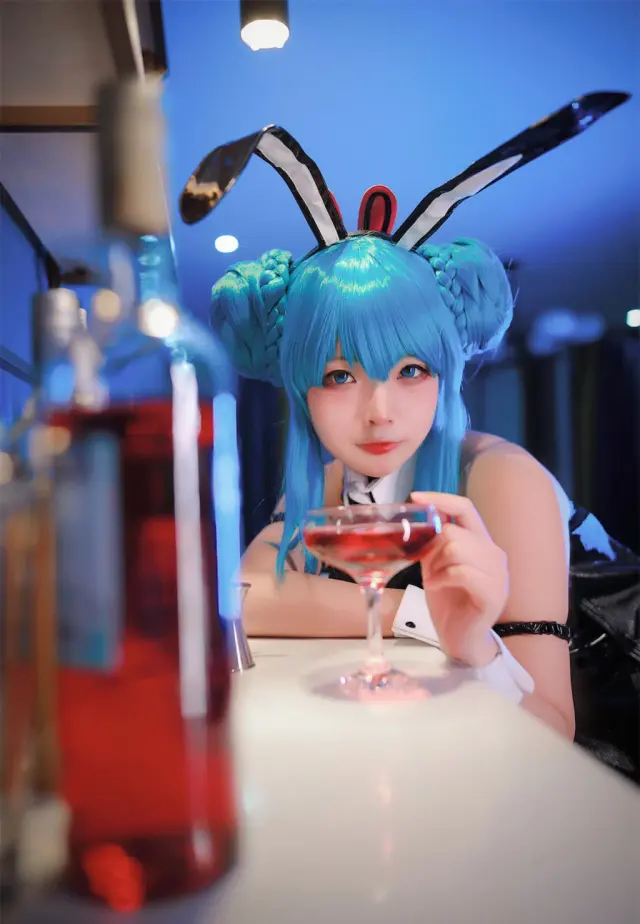 Coser@yuuhui玉汇 No.024: 初音黑兔 (47 photos)