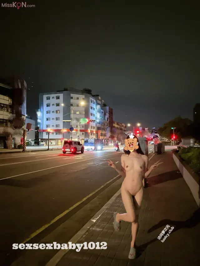 [OtherXXX] 薇安安: 极品福利姬 人前露出福利订阅 (392 photos)