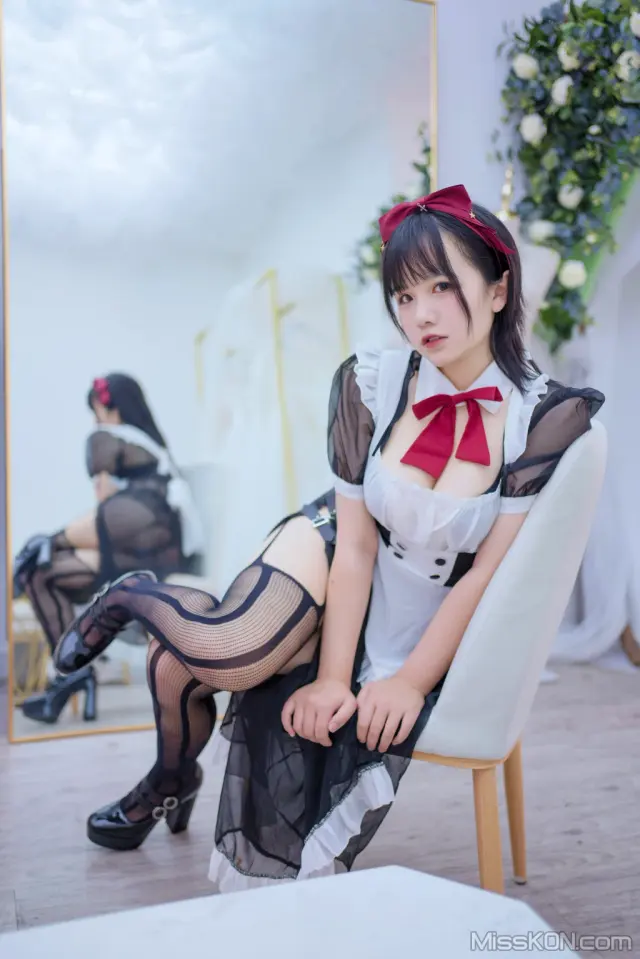 Coser@阿半今天很开心: 透明女仆 (39 photos)