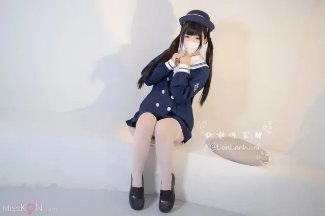 Coser@懒懒睡不醒: 合法萝莉美少女捆绑白丝jk (40 photos + 2 videos)