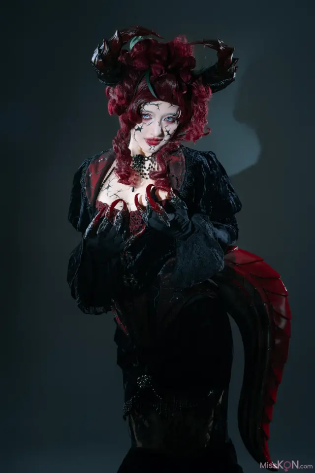 Coser@云溪溪 (Yunx1x1) & 奶桃桃: 似我 菲尔·尤洛安 (12 photos)