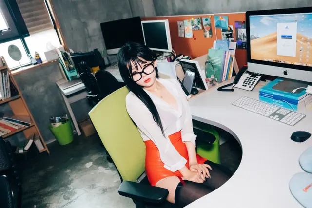 [Loozy] Zia (지아) – Office slave (220 photos)