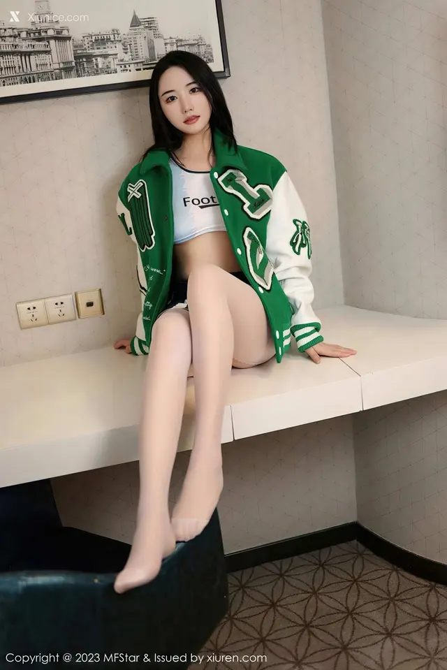 MFStar Vol.602: 汐汐爱吃草莓 (52 photos)