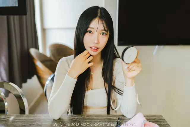 [Moon Night Snap] Yunjin - Honey Peach Hocance' Digital photobook (ver.set)