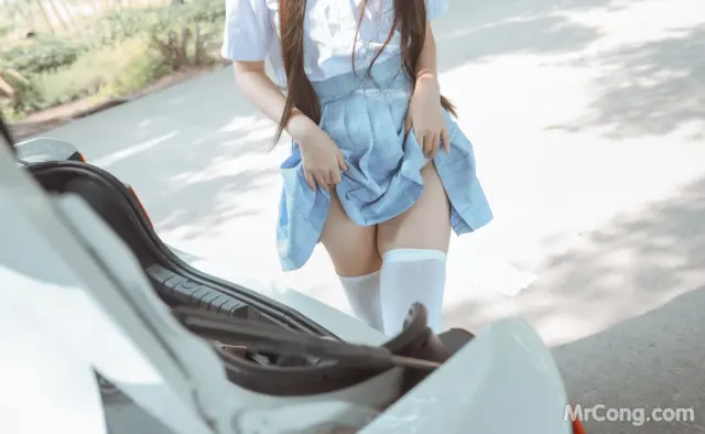 Coser@不呆猫: 白丝过膝袜 (21 photos + 12 videos)