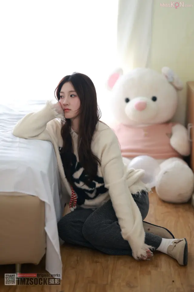 [MZSOCK爱美足] No.317: 萌萌 (95 photos)