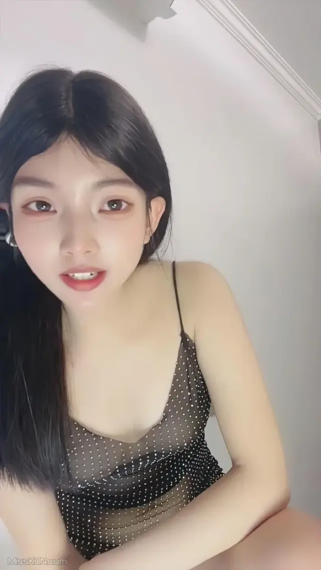 一只张张包: 新人小仙女刚下海 收费房道具大秀 (25 photos + 2 videos)