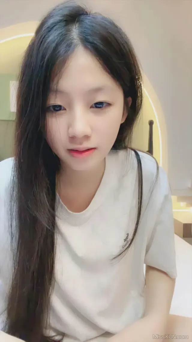 你的小月月: 纯欲天花板  完美白嫩身姿 (38 photos + 8 videos)