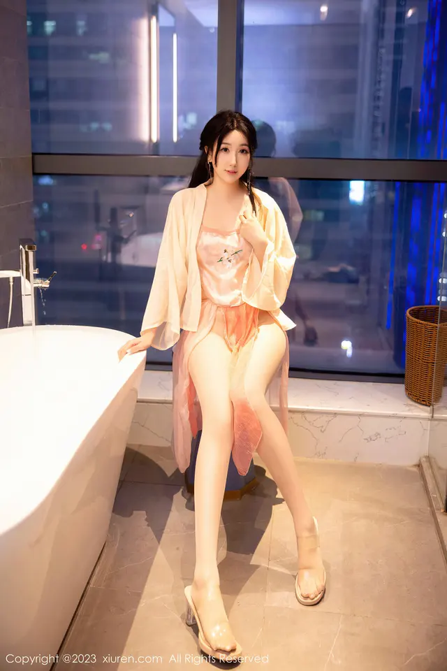 XIUREN No.5556: Jiang Zhen Zhen (江真真) (71 photos)