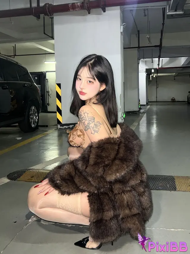 小u优优子: 2024 Collection (96 photos + 1 video)