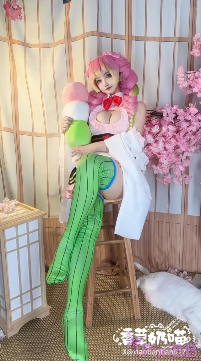 舞蹈生: 抖音某极品颜值网红 (50 photos + 30 videos)