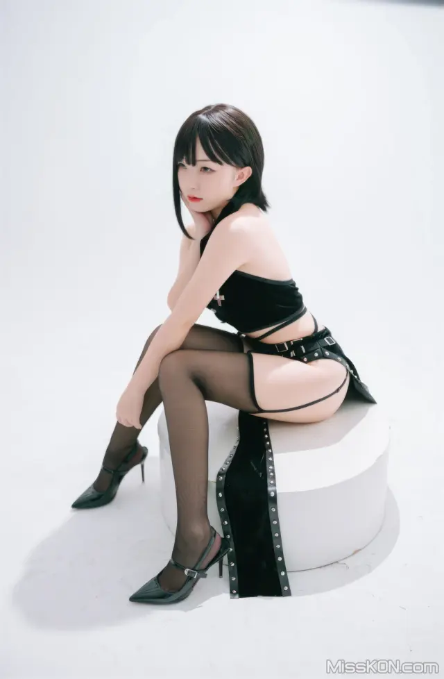 Coser@花铃: 吊带袜修女 (71 photos)