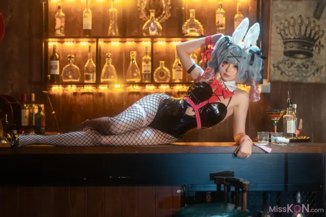 Coser@幼水铃衣: VOCALOID 初音未来 兔子洞 (80 photos)