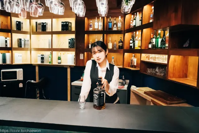[Loozy] SonSon (손손): S Bar (107 photos + 4 videos)