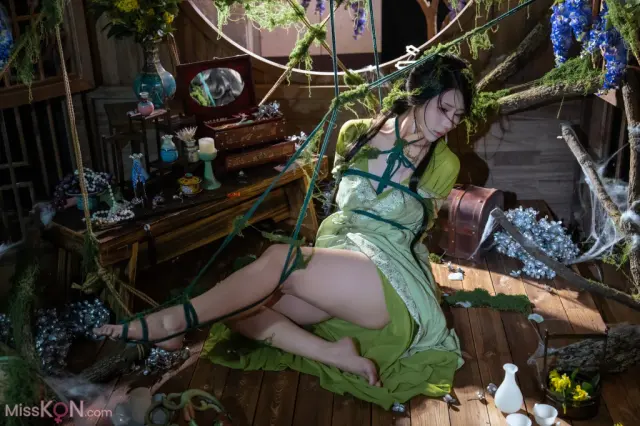 Coser@云溪溪 (Yunx1x1) & 奶桃桃: 苔缚 (93 photos + 1 video)