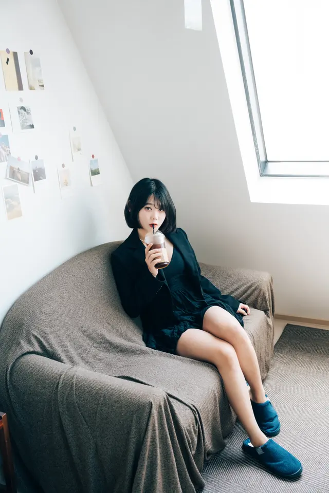 [Loozy] Zia (지아): With Delivery Man (140 photos + 6 videos)