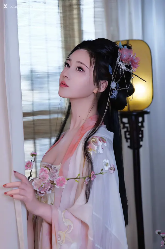 Coser@年年Nnian – 霓裳 (50 photos)