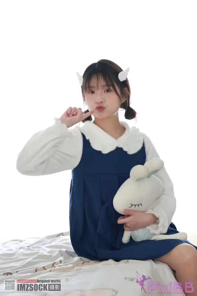 [MZSOCK爱美足] No.320: 小点心 (115 photos)