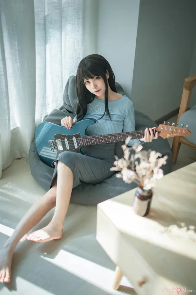 Coser@三無人型: 吉他妹妹 (24 photos)